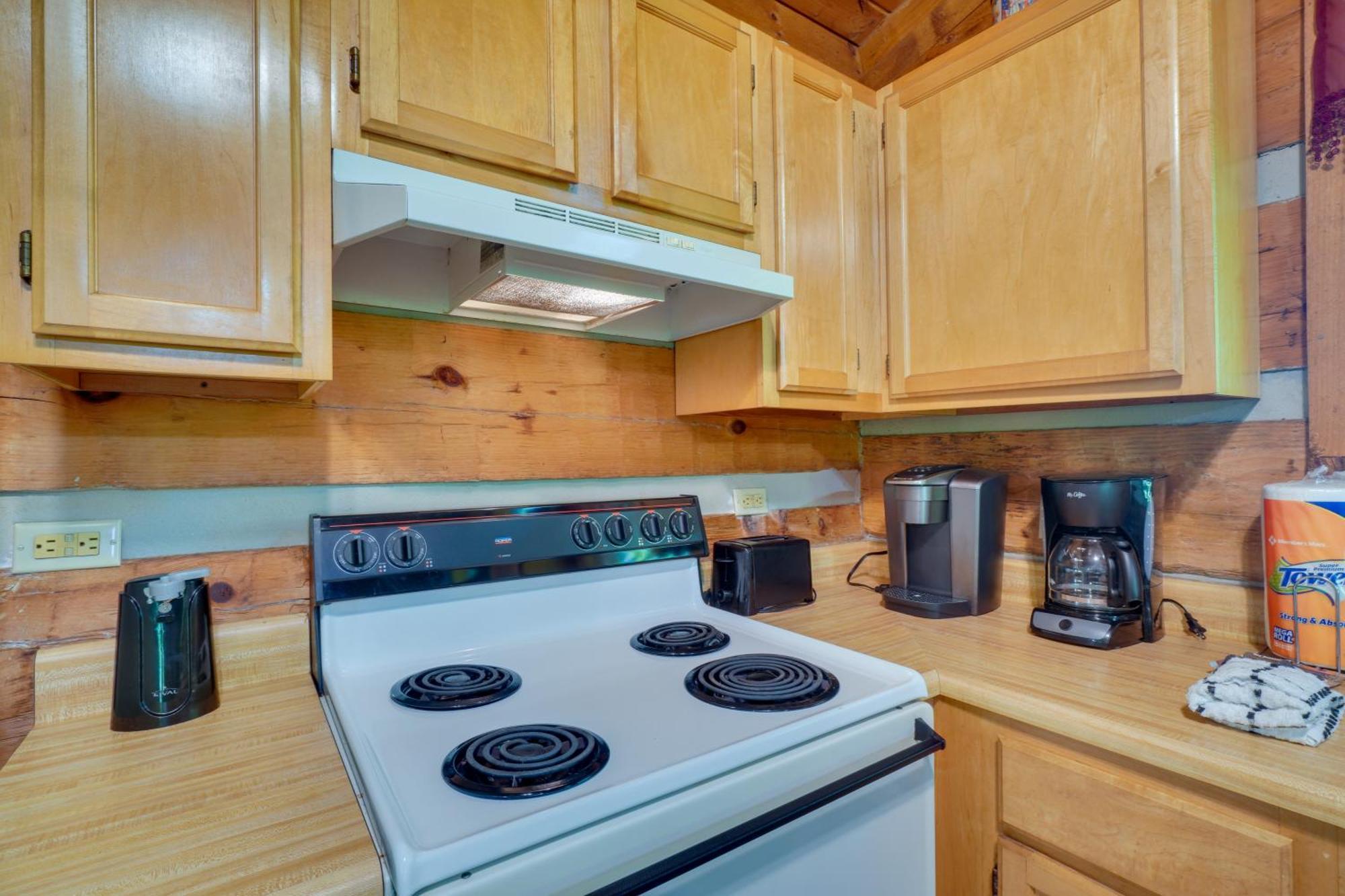 Gatlinburg Cabin With Hot Tub About 6 Mi To Downtown! Extérieur photo